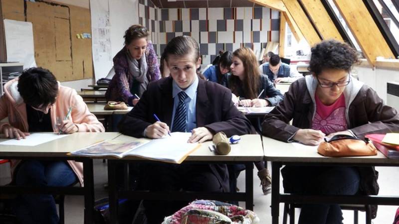 Si différents, si proches